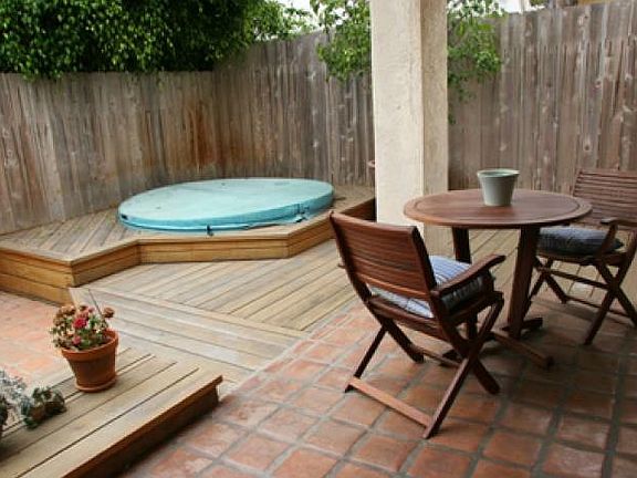 Private Patio w/Jacuzzi