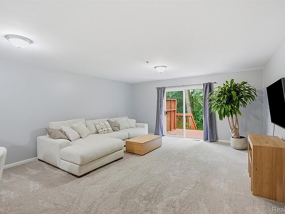 3rd image of 3293 Baldwin Woods Dr