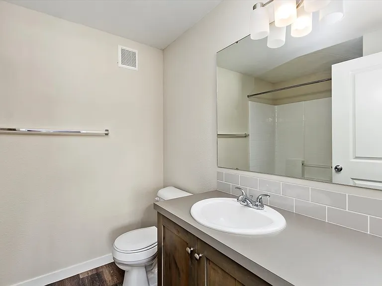 Owyhee Park Apartments — Photo 15