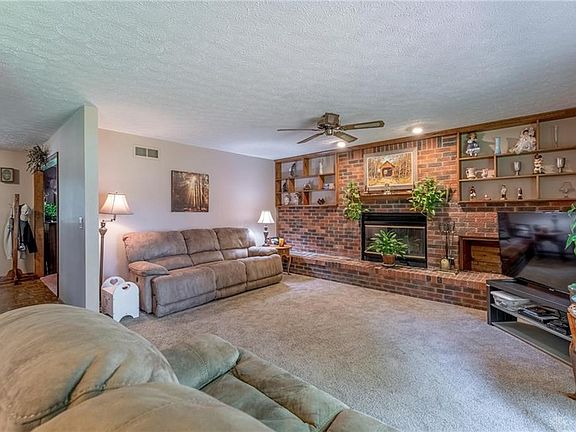 3rd image of 4452 Erica Ct