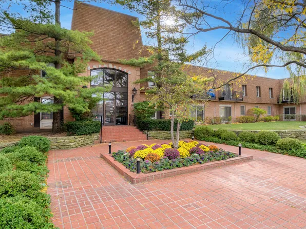 1220 Park Ave W APT 135, Highland Park, IL 60035