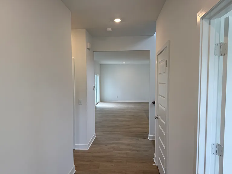 411 Eisenhower St — Photo 2