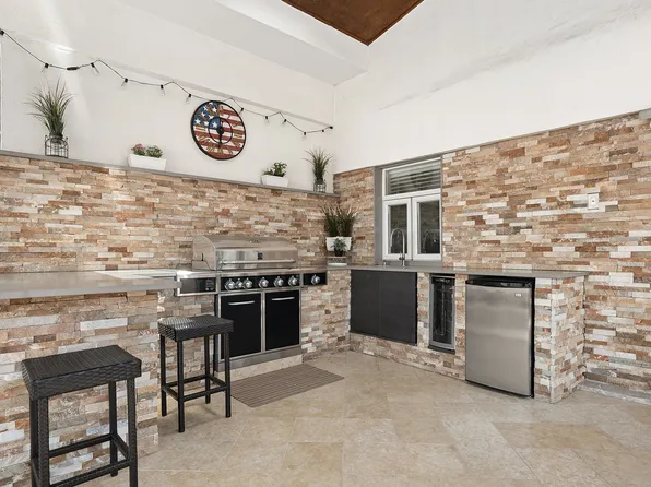 198-31 Pompeii Avenue image 6 of 14