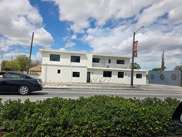 6010 NW 22nd Ave — Photo 11