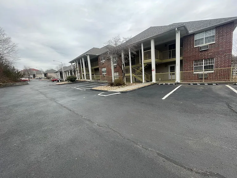 200 Golf View Dr #D-4 — Photo 2