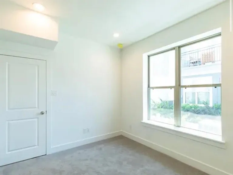 2208 McGowen St — Photo 5