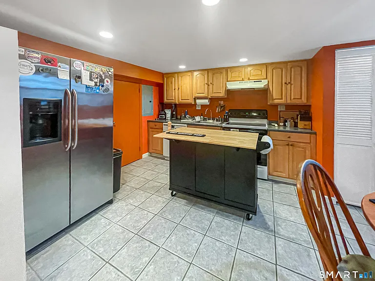 833 Summer St #E — Photo 3
