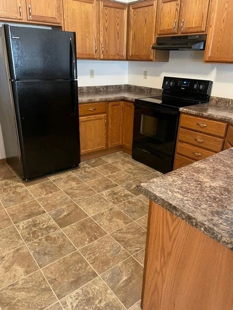 2 bed, 1.5 bath, 1328 sqft, $1,275 — Photo 3