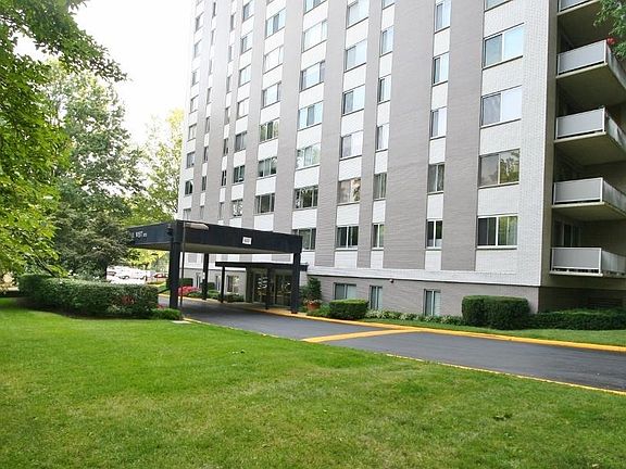 5th image of 8315 N Brook Ln Unit 2-304