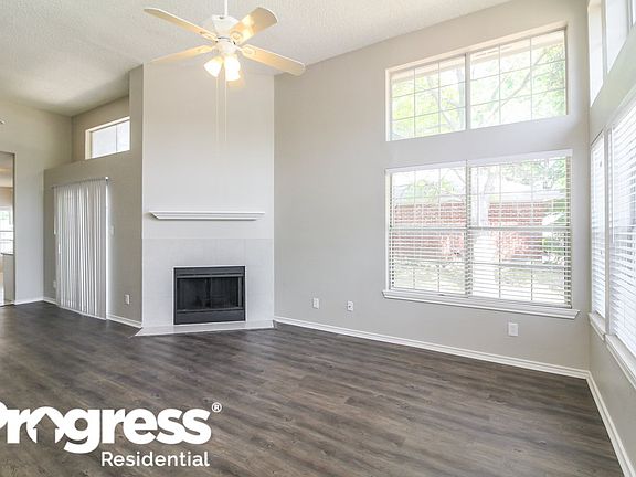 2nd image of 805 Quail Brook Dr