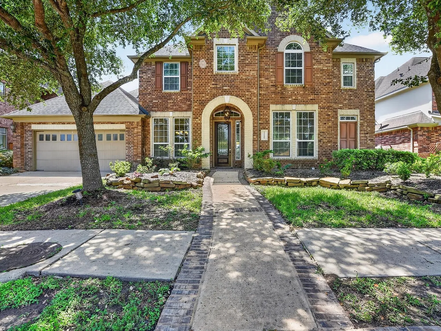 5 bed, 4.5 bath, 4221 sqft, $4,200 — Photo 2