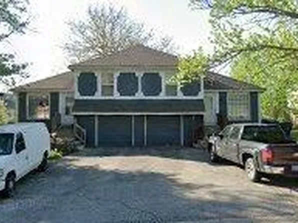 1715-1717 E Willow Dr, Olathe, KS 66062