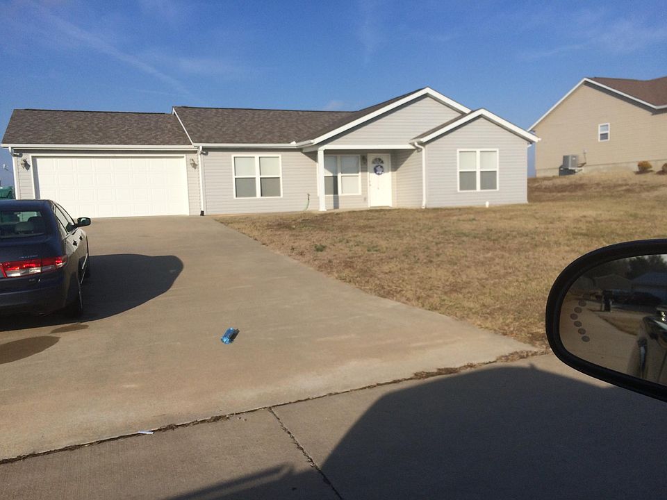 1st image of 370 Blue Willow Ln