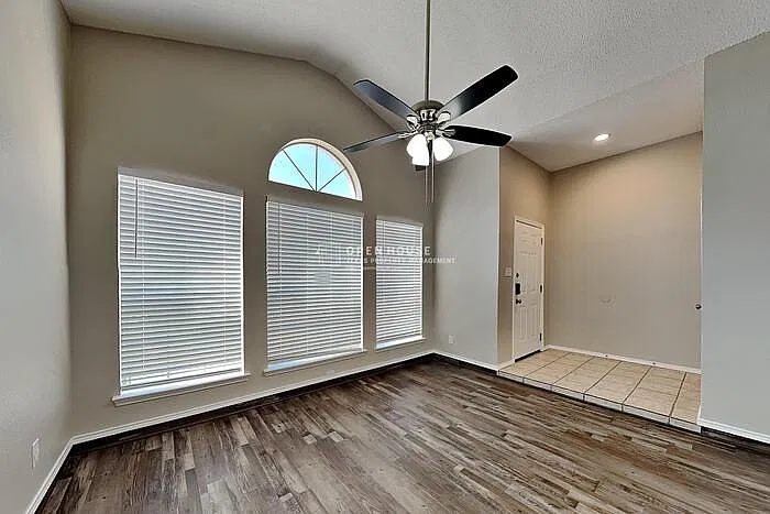 3 bed, 2.0 bath, 1780 sqft, $2,200 — Photo 3