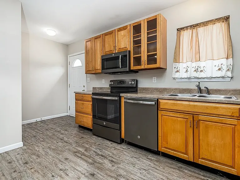 1043 Edina St — Photo 16