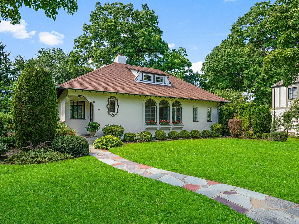 1st image of 70 Lookout Cir
