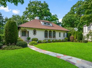 70 Lookout Cir, Larchmont, NY 10538