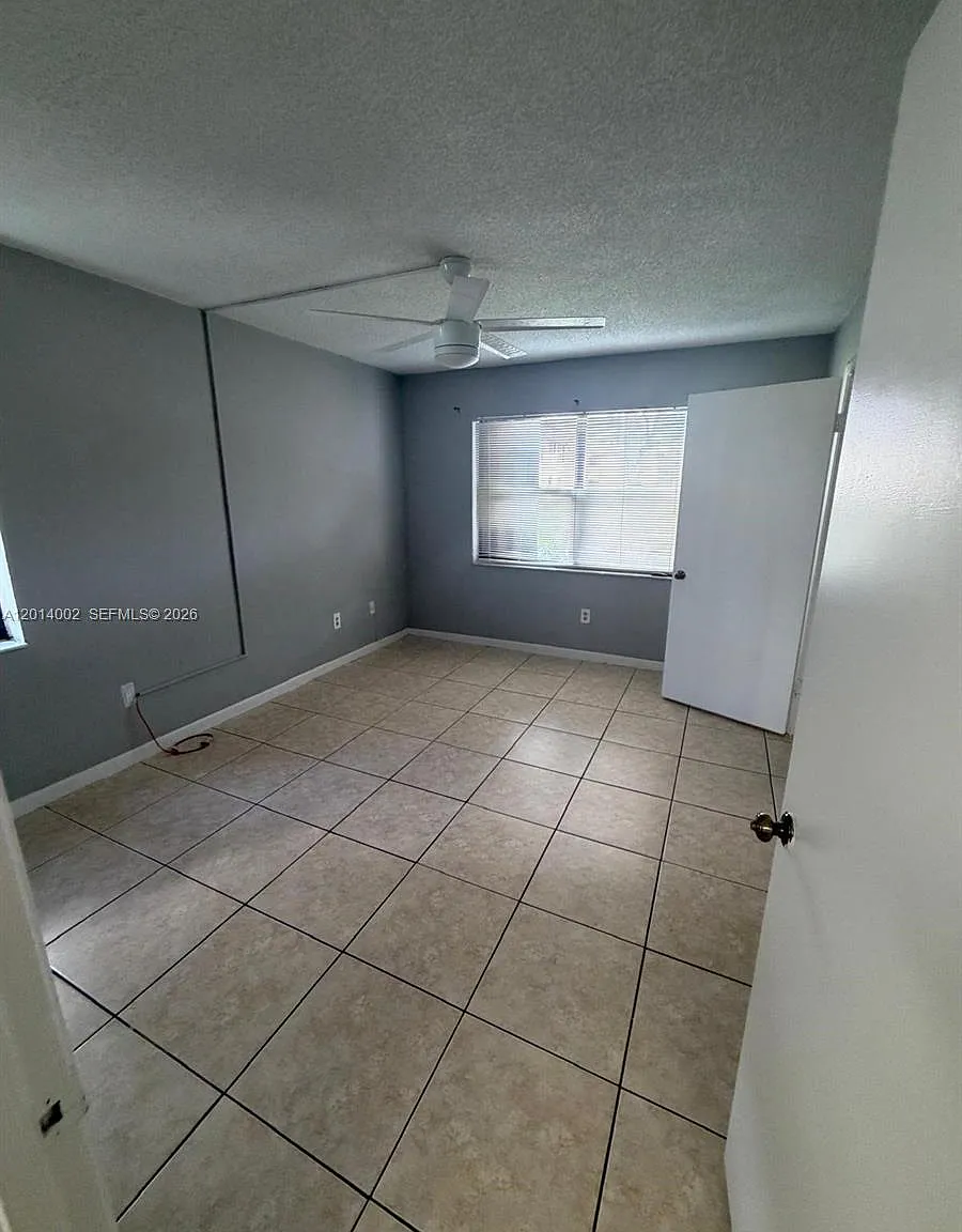 Monterey Two Condo — Photo 3