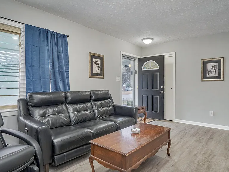 137 Woods Rd — Photo 9