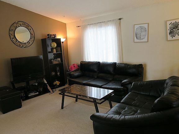 Spacious living room