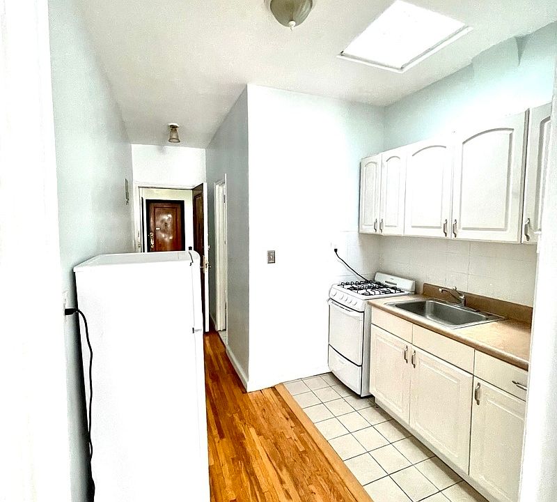 2nd image of 401 E 83rd St #D5