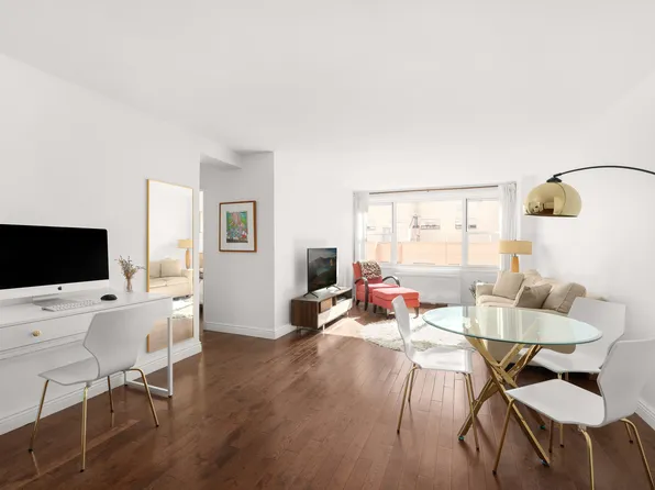 444 East 75th Street image 2 of 9