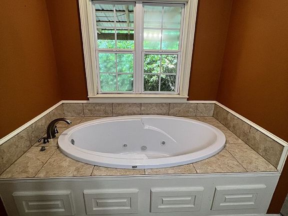 5th image of 191 Dad Taylor Dr