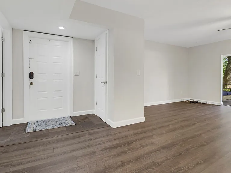 7115 Lakeridge Ct #110 — Photo 2