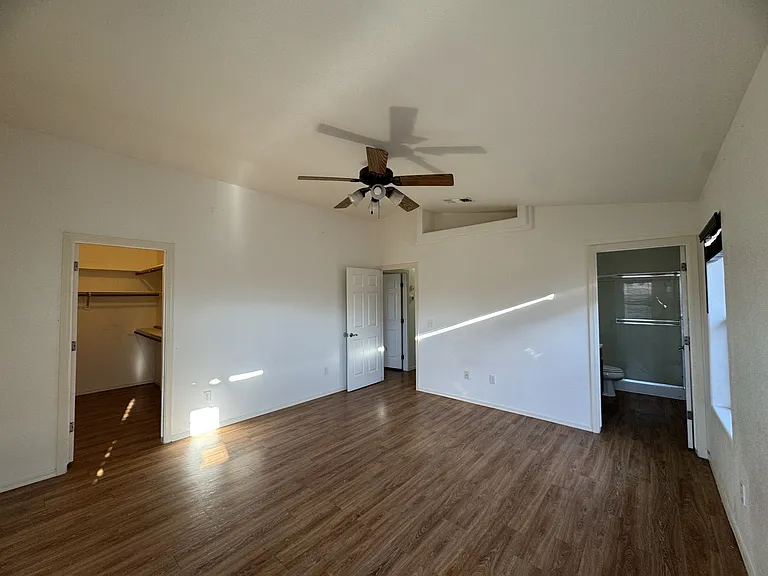 2728 Southern Ave — Photo 9