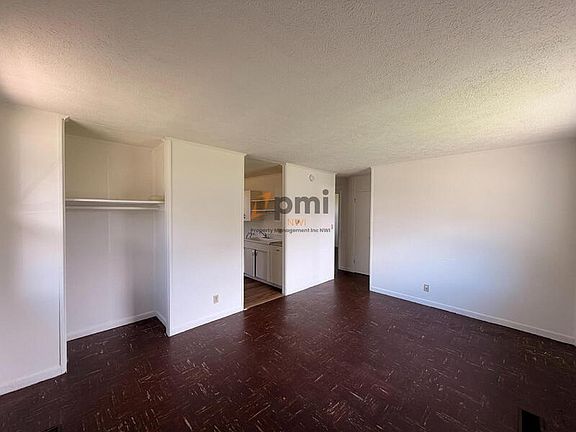 4th image of 2913 Oakdale Ave