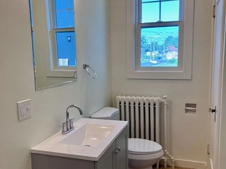 549 Albany Ave — Photo 24