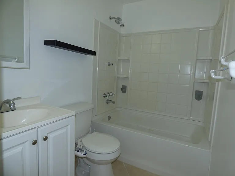 4220 N Federal Hwy #6 — Photo 12