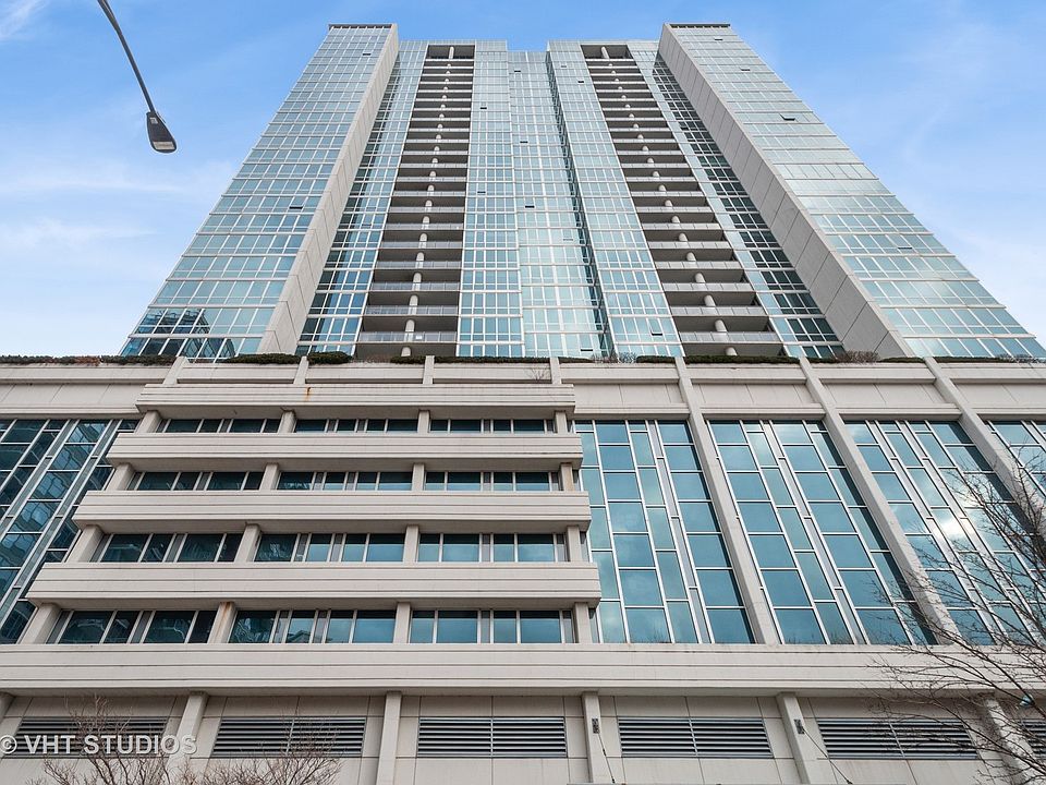 1st image of 1629 S Prairie Ave #2208