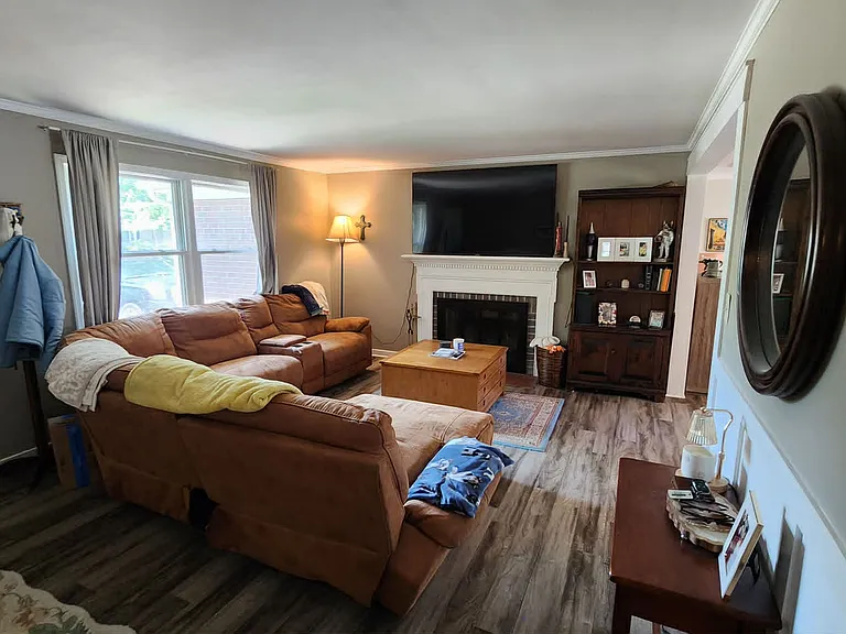 209 Dabney Dr — Photo 4