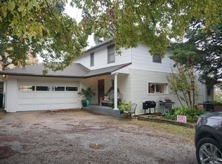 405 W Lookout St, Henryetta, OK 74437