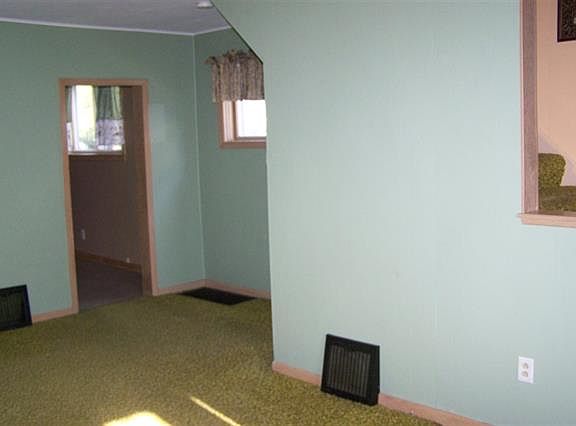3rd image of 128 S Mansfield St