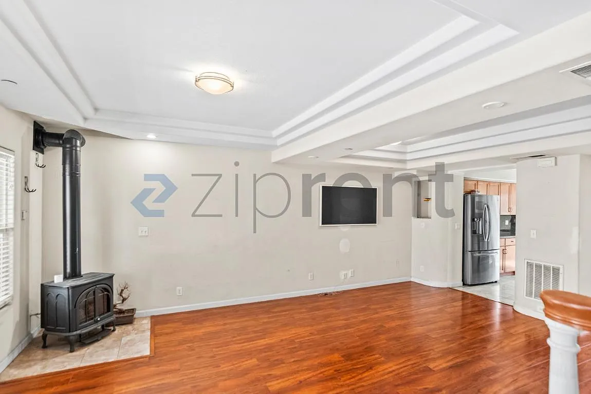 3 bed, 2.5 bath, 1264 sqft, $4,850 — Photo 4