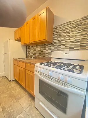 Rented by Mae Equities | media 3