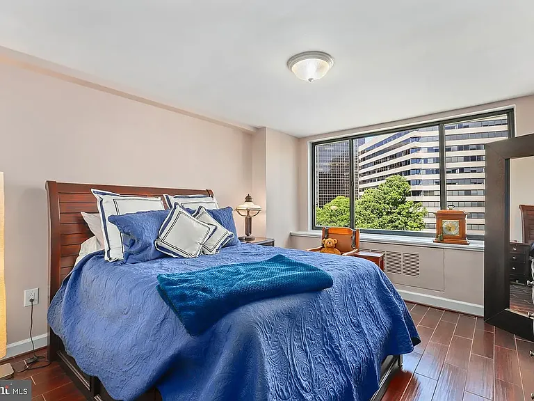 1121 Arlington Blvd #942 — Photo 9