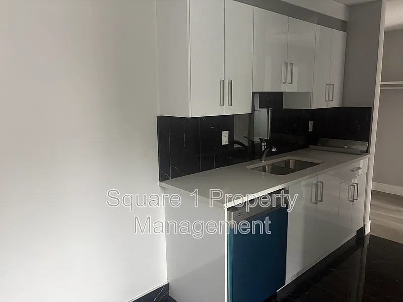 1 bed, 1.0 bath, $1,300 — Photo 2