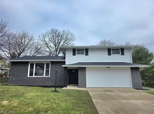 3181 Parmalee Dr, Seven Hills, OH
