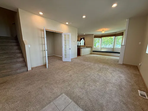 2050A Garry Oaks Ave Photo 1