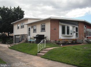 1032 Bingham St, Philadelphia, PA 19115