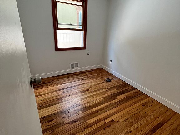 5th image of 624 Klondike Ave Floor 1