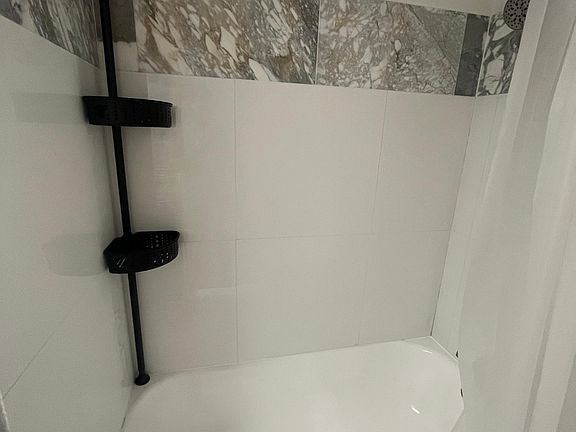 Tub/shower _ just refinished