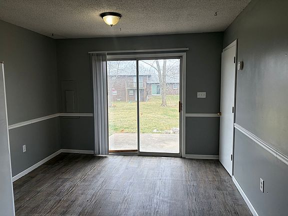 3rd image of 4632-4634 Southampton Ct