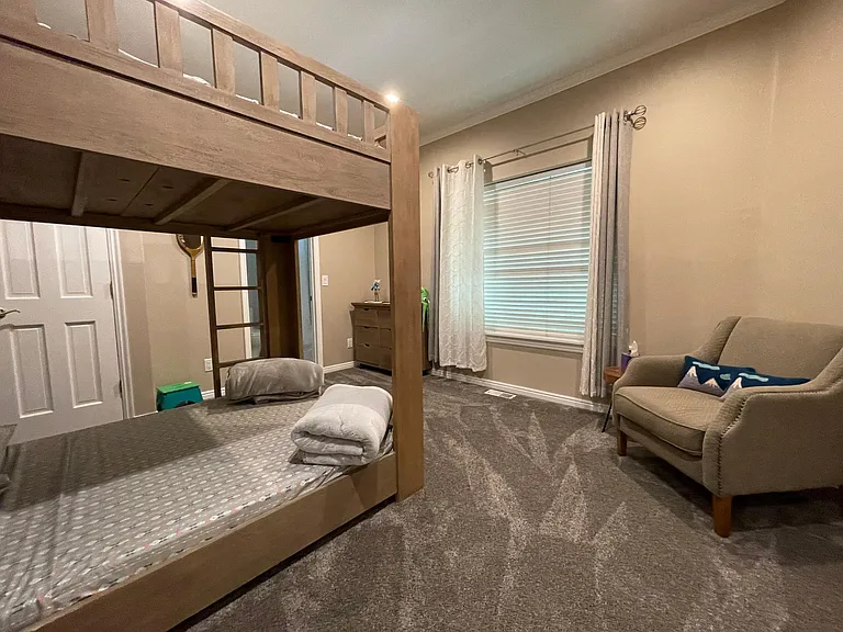 701 Martingale Ln — Photo 16