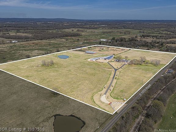 2nd image of 464779 E 1070th Rd