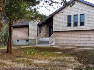 48 Driftway Rd, Howell, NJ 07731