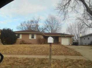 8214 Robin Hill Ave, Ralston, NE 68127